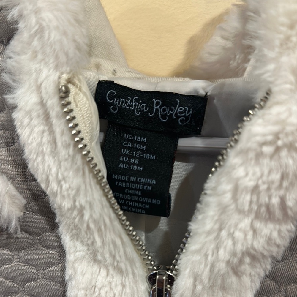 Cynthia Rowley Gray and White Quilted Cape with Plush Trim - Picture 2 of 3